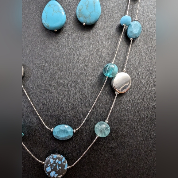 - Elegant Turquoise  Jewelry Set. Faux. 22 Inches. Earrings 2 Inches. - Picture 4 of 6